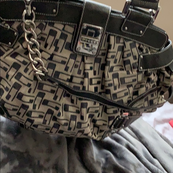 Guess (6) - Picture 2 of 7